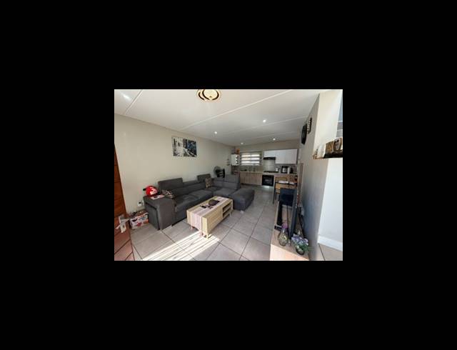 2 BEDROOM TOWNHOUSE FOR SALE IN ALBERTSDAL
